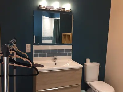 Salle de bains dans l'établissement Chambre dans dépendance Maison de Ville + abri vélos