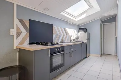 Cuisine ou kitchenette dans l'établissement Maison au bord du Loir