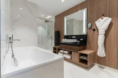 Salle de bains dans l'établissement Les Trésorières