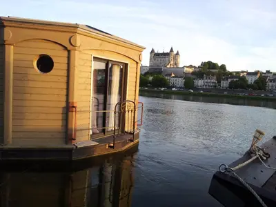 Vue sur la rivière ou le fleuve situé(e) à proximité de le bateau