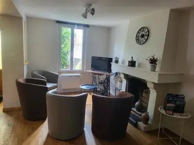 Télévision ou salle de divertissement dans l'établissement La petite maison