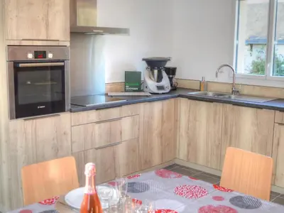 Cuisine ou kitchenette dans l'établissement Gîte Confortable avec Jardin Privatif à Proximité des Châteaux de la Loire et Zoo de Beauval - FR-1-381-512