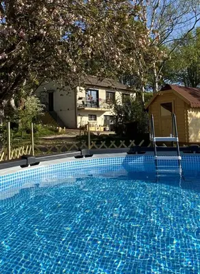 Piscine de l'établissement KOTAs Accueil Vélo - entre Blois et Amboise - Chez Flo & Marc ou située à proximité