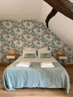 Un ou plusieurs lits dans un hébergement de l'établissement La Charmeraie : gîte de charme, piscine et spa