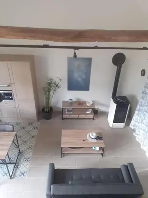 Cuisine ou kitchenette dans l'établissement Gîte à l'Ombre du Figuier