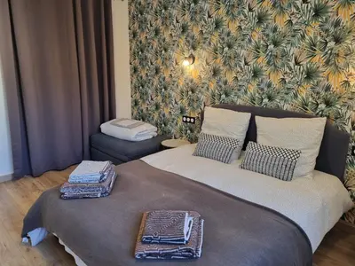 Un ou plusieurs lits dans un hébergement de l'établissement Appartements avec piscine