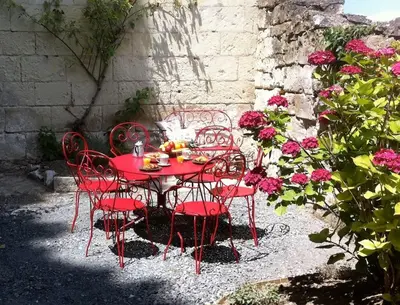 Jardin de l'établissement L’escale Troglo au bord de la Loire