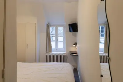 Un ou plusieurs lits dans un hébergement de l'établissement Hôtel Du Bellay