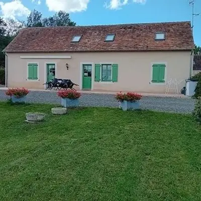 Ancien corps de ferme restauré avec jardin clos