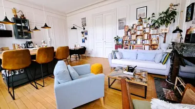 Coin salon dans l'établissement Appartement tout confort, jardin, dans un Manoir au Sud de Tours