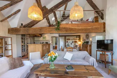 Télévision ou salle de divertissement dans l'établissement Loft de La Maison des Chalands