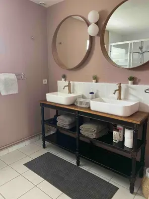 Salle de bains dans l'établissement Les Gites Du Moulin Du Port