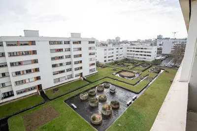 Jardin de l'établissement T2 proche gare, à deux pas de la Place Velpeau