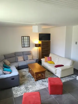 Coin salon dans l'établissement Gite de la Chapelle - Circuit des 24 heures - ARNAGE - 10 personnes