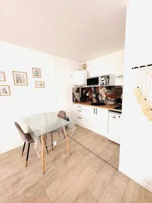 Cuisine ou kitchenette dans l'établissement COUP DE CŒUR - HYPER CENTRE - WIFI