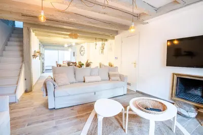 Coin salon dans l'établissement La Maison Lamartine Havre de paix dans le centre de Tours