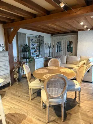 Coin salon dans l'établissement La maisonnette de Cancan