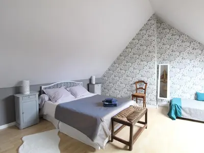 Un ou plusieurs lits dans un hébergement de l'établissement Jolie maison en pierre avec jardin privatif, proche de la Loire et des châteaux, animaux bienvenus - FR-1-622-23