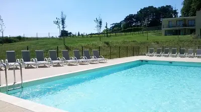 Piscine de l'établissement Résidence Goélia Le Clos Saint Michel ou située à proximité