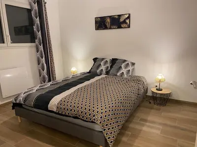 Un ou plusieurs lits dans un hébergement de l'établissement Maison Grands Espaces Calme Jardin/Bois proche 24h du Mans