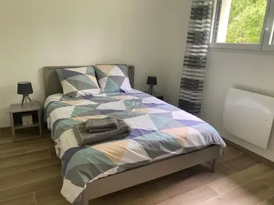 Un ou plusieurs lits dans un hébergement de l'établissement Maison Grands Espaces Calme Jardin/Bois proche 24h du Mans