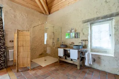 Salle de bains dans l'établissement Manoir de la Mazeraie lodge de luxe Loire Valley