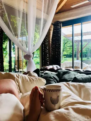 Un ou plusieurs lits dans un hébergement de l'établissement Manoir de la Mazeraie lodge de luxe Loire Valley