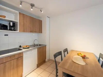 Cuisine ou kitchenette dans l'établissement Holiday Home Cottage 4 Pers- by Interhome
