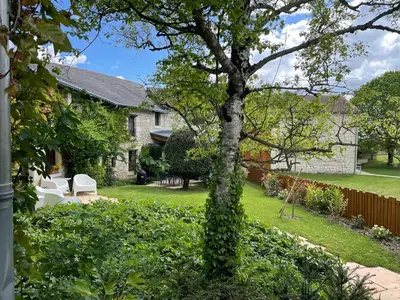 Jardin de l'établissement Le Cottage d'Eleanor gîte de charme avec spa Jacuzzi privé