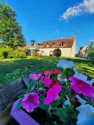 Jardin de l'établissement La Maison Genevier - Chambre La Family
