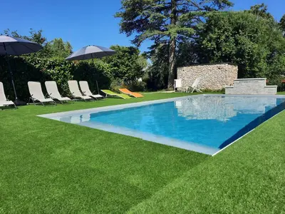 Piscine de l'établissement La Maison Genevier - Chambre Doréline ou située à proximité