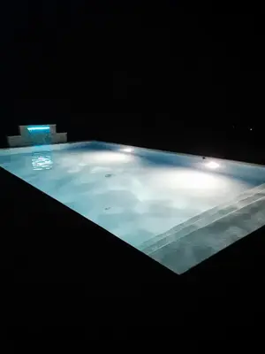Piscine de l'établissement La Maison Genevier - Chambre Doréline ou située à proximité