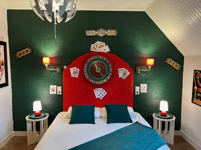 Un ou plusieurs lits dans un hébergement de l'établissement Logis Auberge De Launay