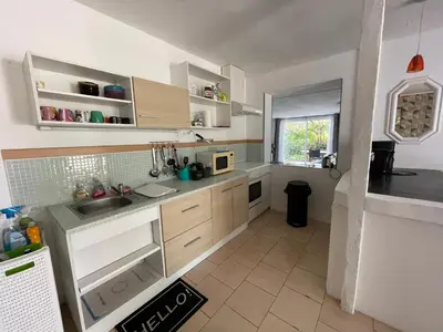 Cuisine ou kitchenette dans l'établissement Agréable maison entre Zoo et Châteaux