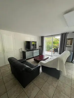Télévision ou salle de divertissement dans l'établissement Agréable maison entre Zoo et Châteaux
