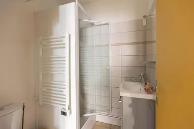 Salle de bains dans l'établissement L'appart K-psule - Design, tout confort, centre-ville, 3 pers