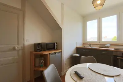 Cuisine ou kitchenette dans l'établissement La Belle Tourangelle#Rabelaisien Free parking