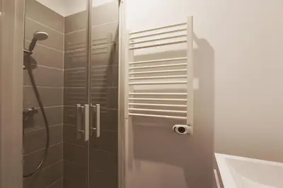 Salle de bains dans l'établissement La Belle Tourangelle#Rabelaisien Free parking