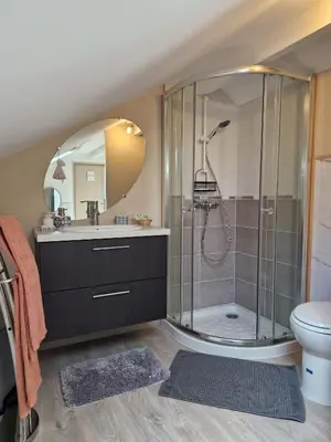 Salle de bains dans l'établissement Les Cormiers