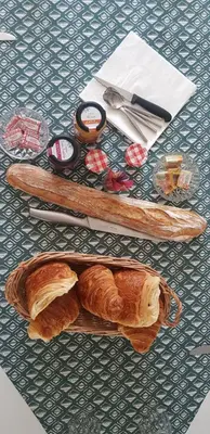 Nourriture dans le séjour chez l'habitant ou à proximité