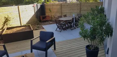 Balcon ou terrasse dans l'établissement Chambre Le mans avec salle de bain privée