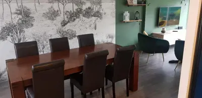 Coin salon dans l'établissement Chambre Le mans avec salle de bain privée