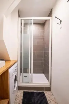 Salle de bains dans l'établissement «AU VINCI BLEU» Cosy - Centre-ville Amboise