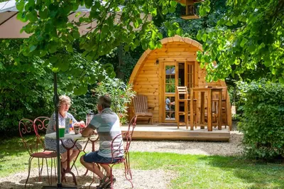 Jardin de l'établissement Cabane en bois avec bain nordique
