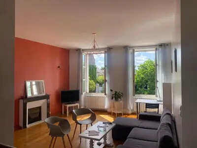 Télévision ou salle de divertissement dans l'établissement Agréable maison de bourg aux portes de TOURS