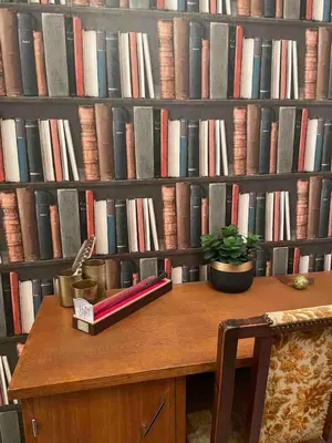 Bibliothèque dans l'appartement