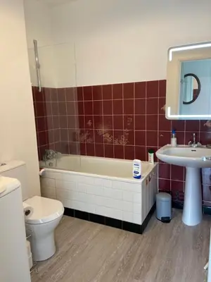 Salle de bains dans l'établissement Appartement entier en résidence centre ville