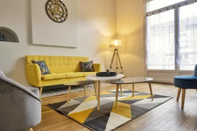 Coin salon dans l'établissement ❂ Les Logis de la Trémoille ❂ Cozy ❂ Netflix ❂