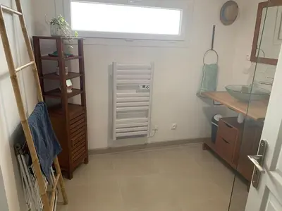 Cuisine ou kitchenette dans l'établissement Logement indépendant -1 chambre -3 lits - 4km du circuit