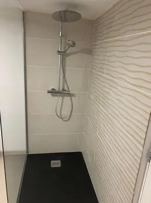Salle de bains dans l'établissement Logement indépendant -1 chambre -3 lits - 4km du circuit